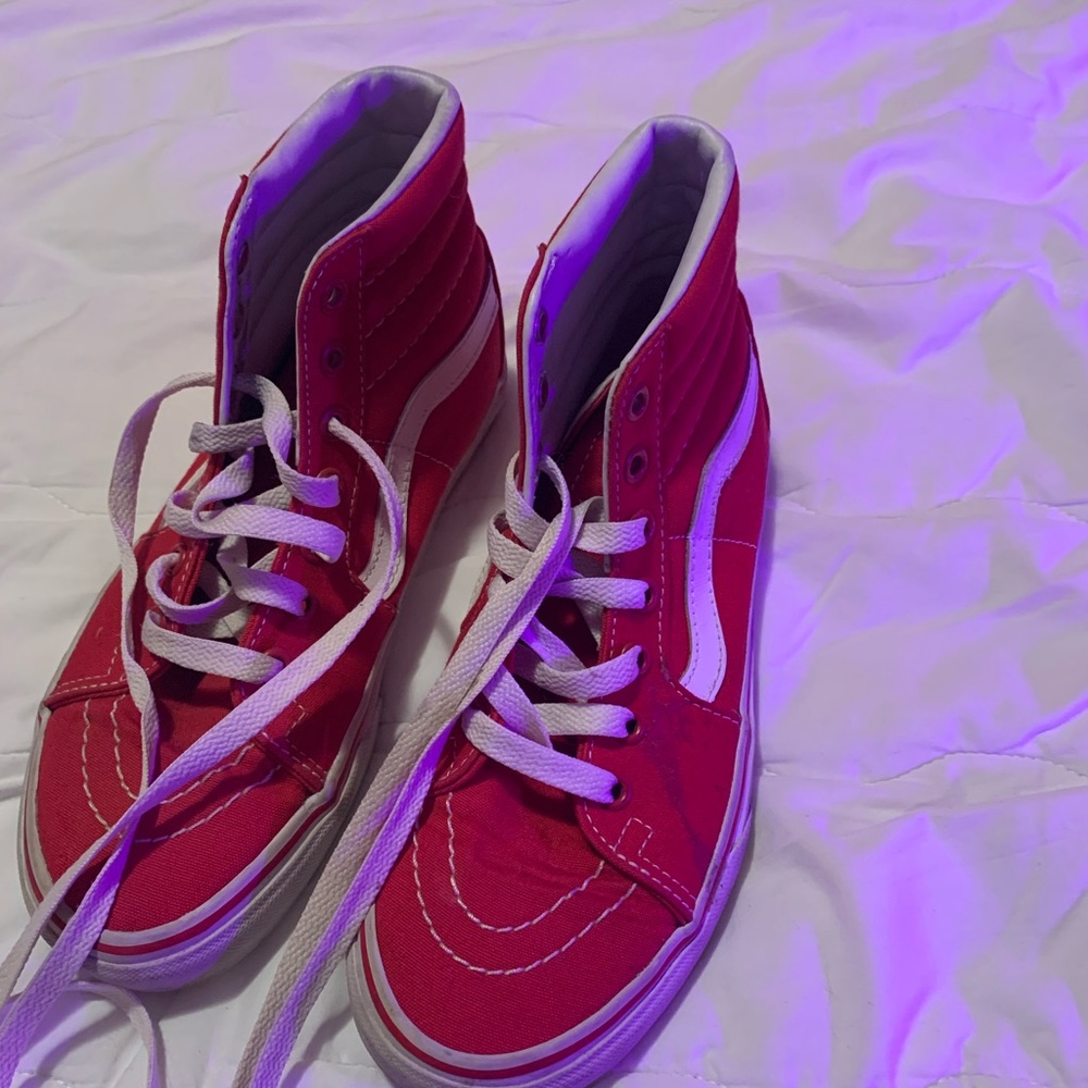 Red women’s sk8 hi vans size 6